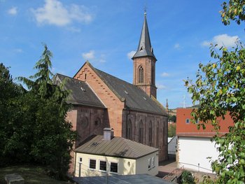Kirche Maria Lichtmeß Ansicht vom Hof des Maximilian-Kolbe-Hauses